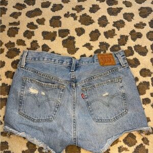 Levi’s 501 distressed women’s short